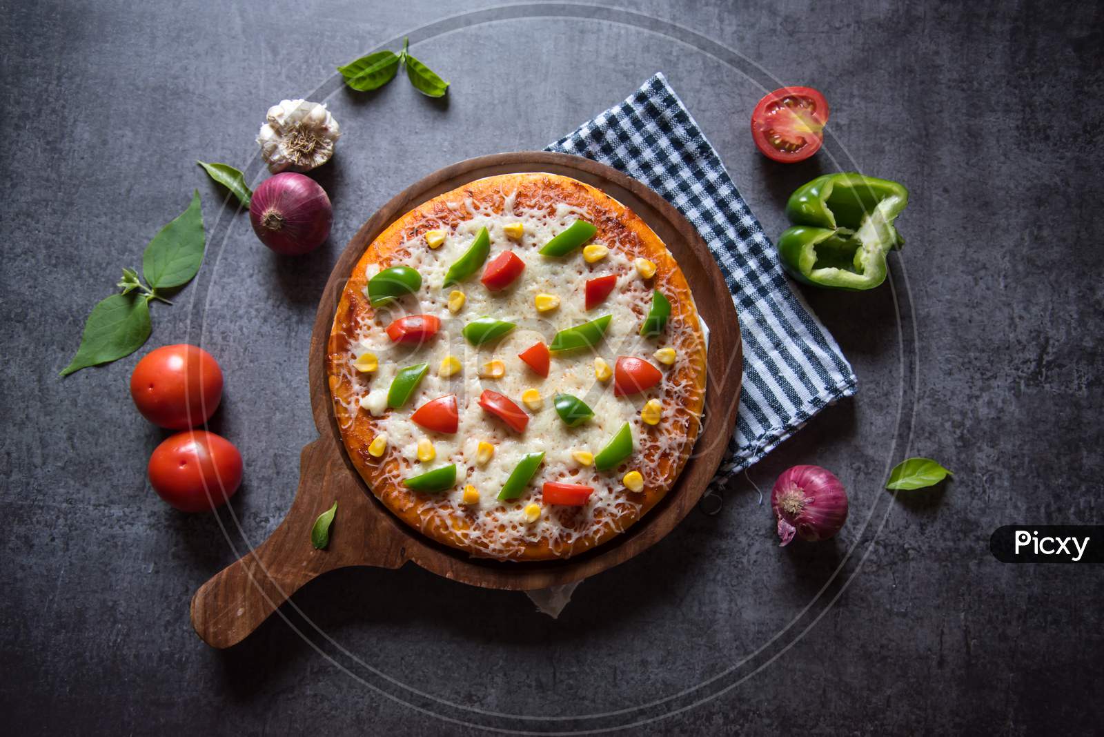 Capsicum cheese pizza